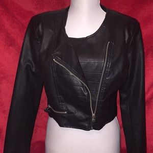 CHARLOTTE RUSSE FAUX LEATHER CROPPED MOTO JACKET